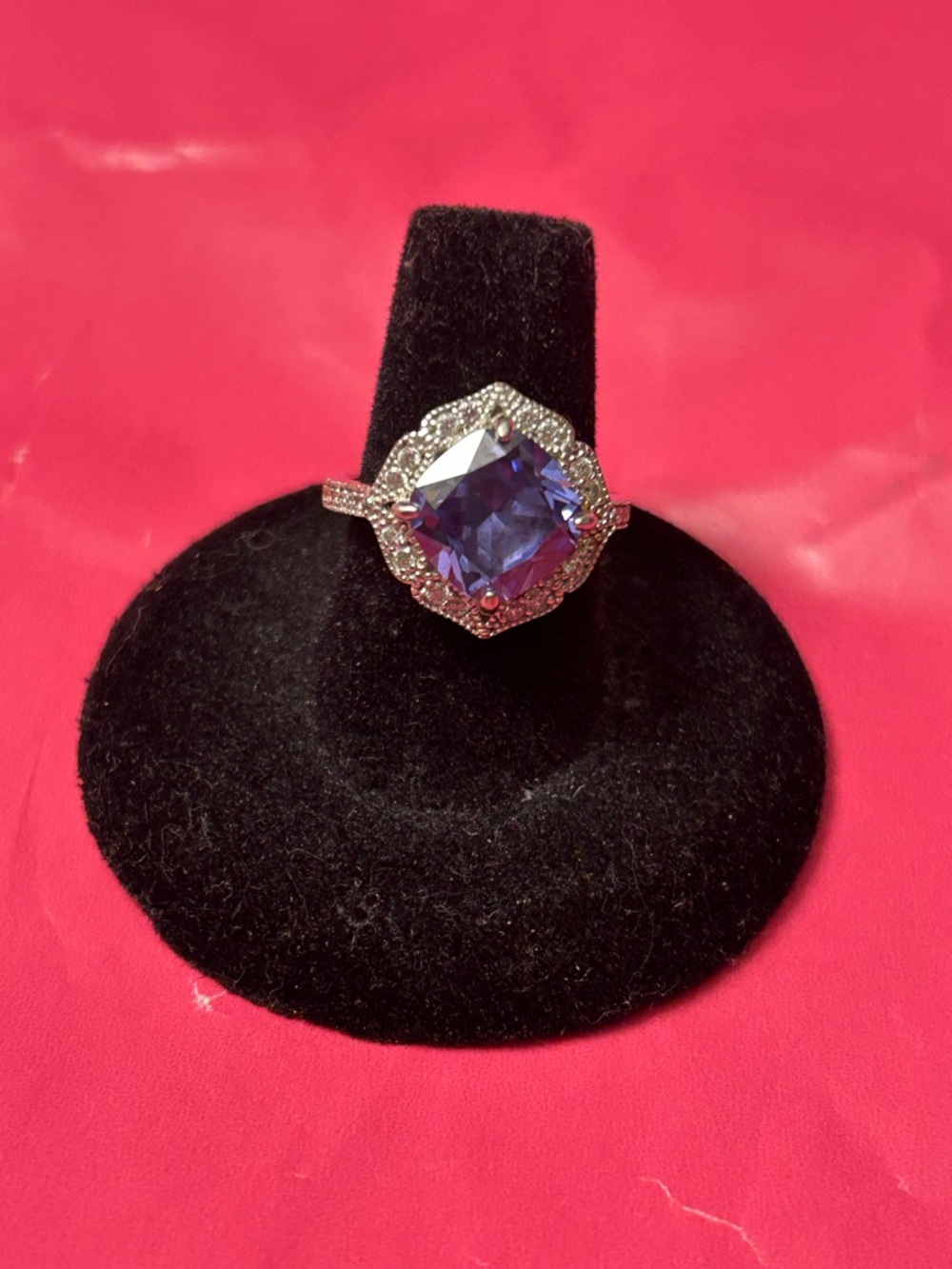 Vintage-Inspired .925 Silver Ring with Tanzanite Gemstone and Pavé Accents